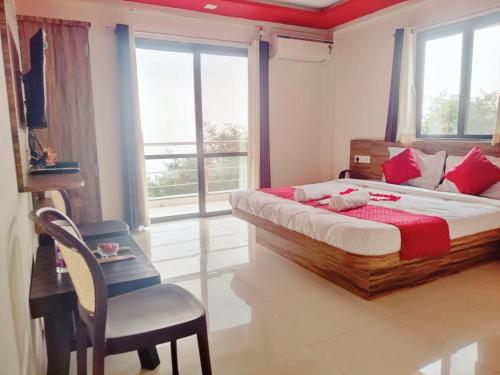 Postel nebo postele na pokoji v ubytování Hotel Le Belmont Mahabaleshwar