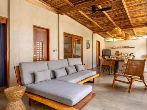 Ruang duduk di Elegant Villa with private pool El Nido