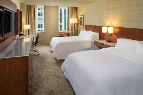 Postel nebo postele na pokoji v ubytování The Westin Minneapolis