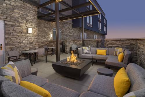 a living room with couches and a fire pit at SpringHill Suites by Marriott Loveland Fort Collins/Windsor in Windsor