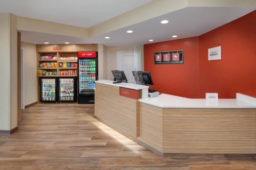 Lobi atau kawasan kaunter penerimaan di TownePlace Suites by Marriott Niceville Eglin AFB Area