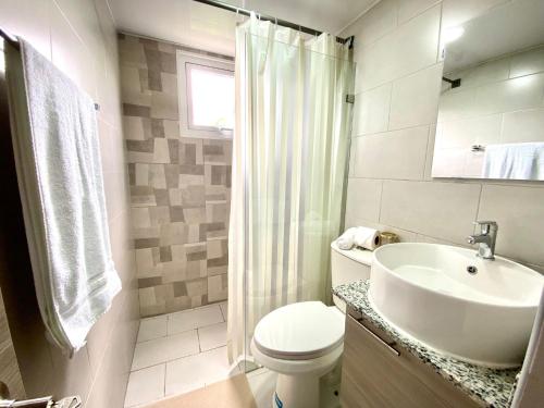Bilik mandi di Tropical Dream, 2 Hab, 2 Baños, Terraza, Piscina, WiFi de Alta Velocidad Gratis