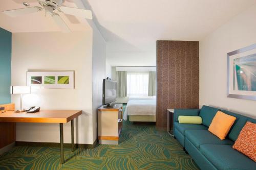 Postel nebo postele na pokoji v ubytování SpringHill Suites Phoenix Tempe Airport