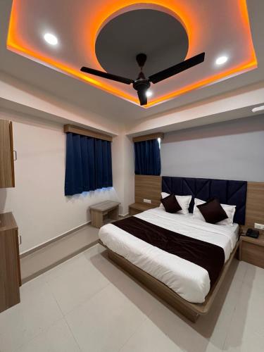 a bedroom with a large bed with a ceiling at HOTEL RK VILLA , Naroda in Ahmedabad