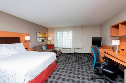 a hotel room with a bed and a desk at TownePlace Suites Fort Wayne North in Fort Wayne