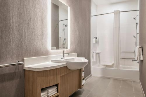 Koupelna v ubytování SpringHill Suites by Marriott Phoenix West/Avondale