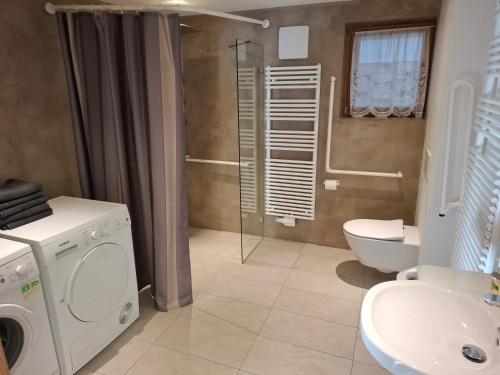 Koupelna v ubytování Ferienwohnung Grundnergütl