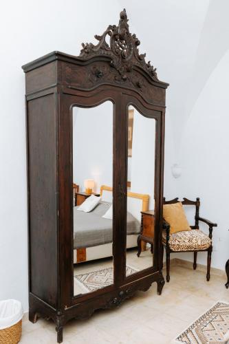 a large mirror in a room with a bed at Dar Jedeti Khadija in Hergla