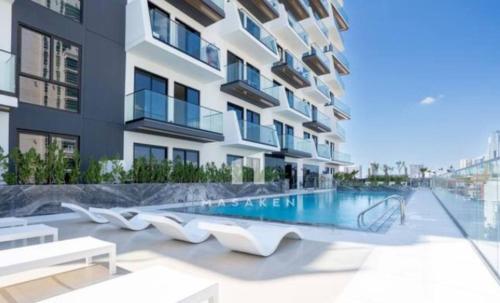 Chic Jvc 1br Balcony, Pool And Parking