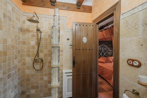 Koupelna v ubytování Casa Rural Los Beatos