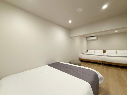 Celine Kanayama by b hotel - Vibrant 1BR Downtown Shopping & Dining Nearby 11