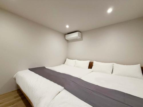 Celine Kanayama by b hotel - Vibrant 1BR Downtown Shopping & Dining Nearby 11