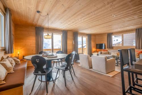 a living room with a table and chairs at Chalet Onno Henny in Bettmeralp
