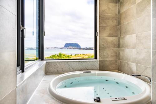 Koupelna v ubytování Jeju Attirance Hotel & poolvilla