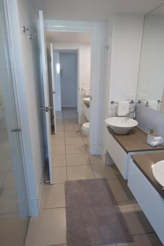 Ένα μπάνιο στο Nova Apartment Mooloolaba Beach