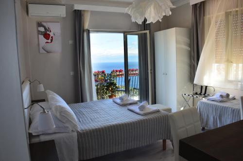 A bed or beds in a room at Athena Charming Rooms