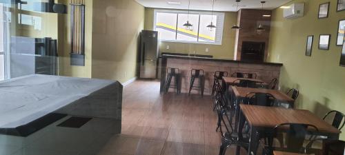 Katil atau katil-katil dalam bilik di Apartamento com 2 Quartos sendo 1 suíte no Central Park Jaú