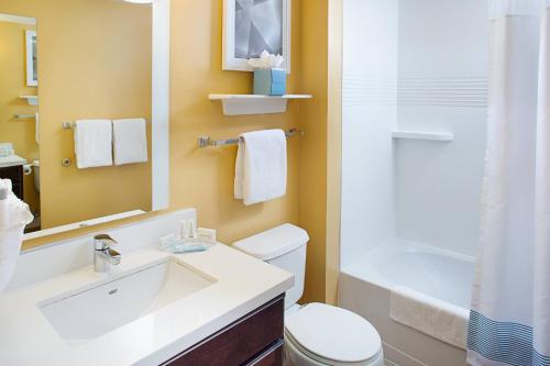 Bagno di TownePlace Suites Manchester-Boston Regional Airport