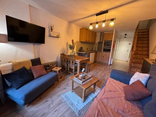 Renovated Duplex Apartment - 8 guests