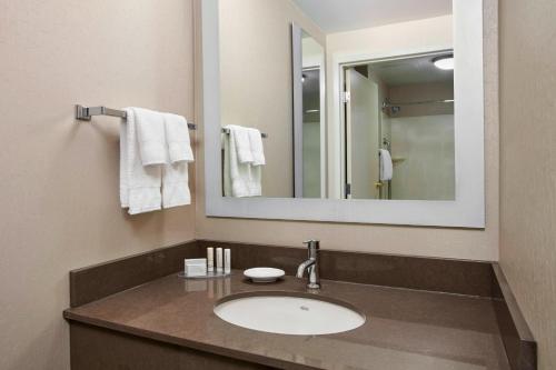 Koupelna v ubytování Springhill Suites by Marriott Chicago Schaumburg/Woodfield Mall