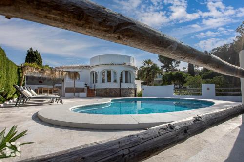 Villa Buena Vida by Abahana Villas
