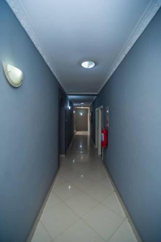 Φωτογραφία από το άλμπουμ του Extra-Large Room, Free Breakfast στο Λουμπουμπάσι