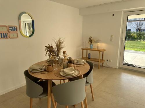 a dining room with a wooden table and chairs at Central apartment with garden in Bad Neuenahr-Ahrweiler