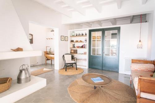 a living room with a blue door and a table at Finca Calafi Nou by Sonne Villas in Cala Galdana