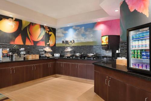 Nhà bếp/bếp nhỏ tại Fairfield Inn & Suites Youngstown Boardman Poland