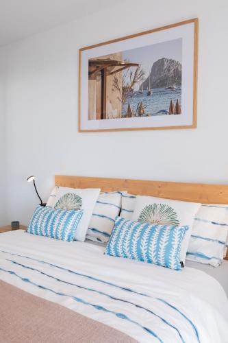 Ένα ή περισσότερα κρεβάτια σε δωμάτιο στο Seaside Spa Luxury Flat - Jacuzzi - Sauna - Sea view