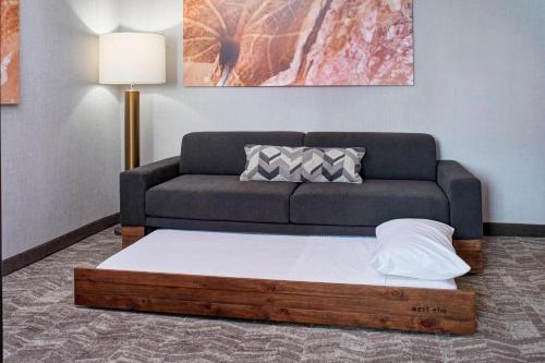 Χώρος καθιστικού στο SpringHill Suites by Marriott Grand Rapids West