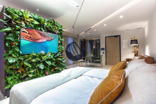 a bedroom with a large wall of plants at Costa Rica Bibione SPA in Bibione