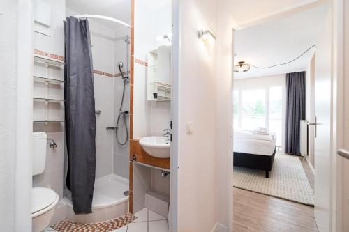 Koupelna v ubytování Das Solaris 3 Beach Apartment mit Balkon, Gemeinschaftssauna und Grillplatz