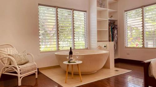 Fotografie z fotogalerie ubytování Qualius Lodge is Mele Bays WOW factor and Private Paradise v destinaci Port Vila