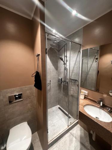 Ванная комната в Oimo Karakol Hotel