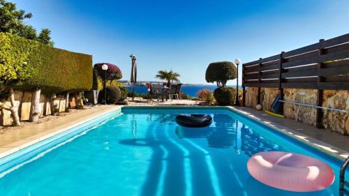 H&O SUNRISE VILLA IN Coral Bay!