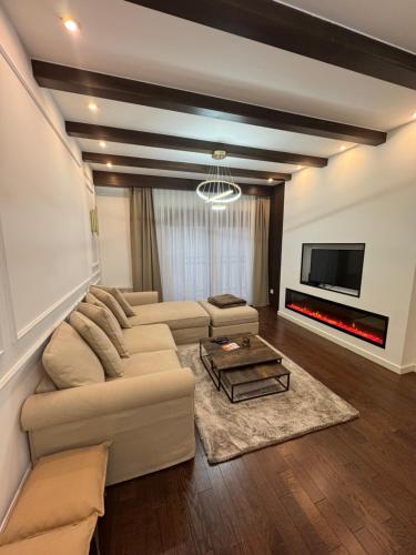 Ein Sitzbereich in der Unterkunft FIRST CLASS Apartments Zlatibor