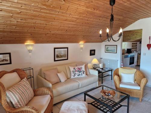 Χώρος καθιστικού στο Ferienwohnung Gipfelglück 931 mit Hallenbad und Sauna