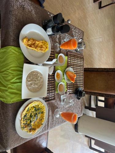 Comida en o cerca de este hotel
