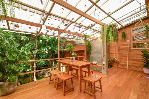 Un balcón o terraza en Woo Ma Ca Moo
