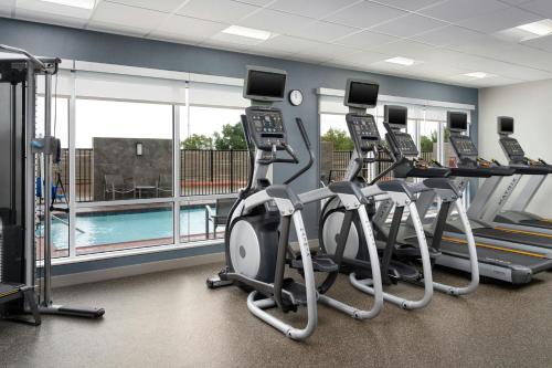 Фитнес-центр и/или тренажеры в TownePlace Suites by Marriott Houston Hobby Airport