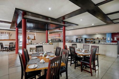 a dining room with a long table and chairs at Protea Hotel by Marriott Klerksdorp in Klerksdorp