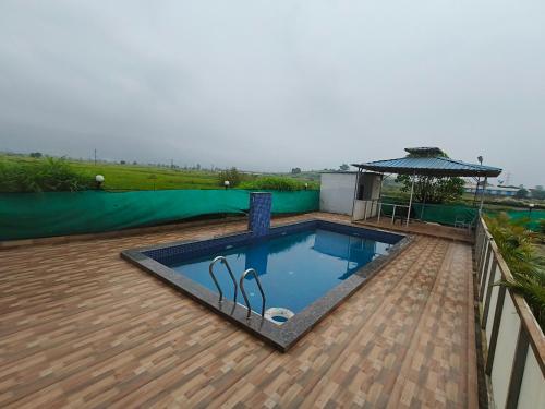 Piscina en o cerca de Hotel Sandesh Palace Lonavala