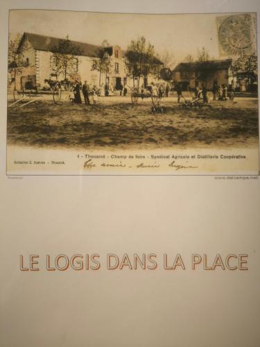 Le Logis dans la place appartement de deux chambres