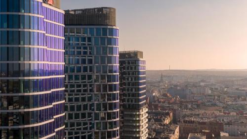 URBAN APARTMENTS GLOBAL, 12th Floor No 23A, Free Garage, Self Check-in, No Deposit