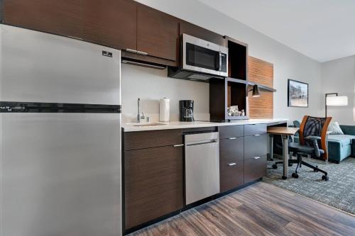 Kuchyň nebo kuchyňský kout v ubytování TownePlace Suites Sacramento Airport Natomas