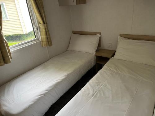 Galeriebild der Unterkunft Beautiful bideford bay holiday vans 8 berth 3 bedrooms in Bucks Mills