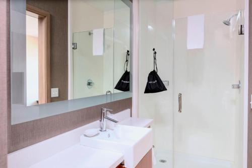 Ένα μπάνιο στο SpringHill Suites by Marriott Great Falls