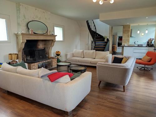 Imagen de la galería de Spacieuse maison avec piscine et parc de 6000 m2, en Bieujac