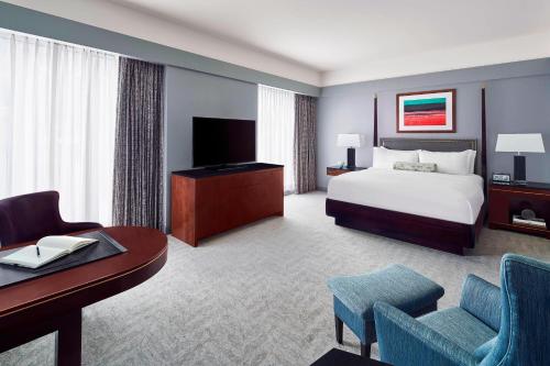 Televiisor ja/või meelelahutuskeskus majutusasutuses The Ritz-Carlton, Charlotte